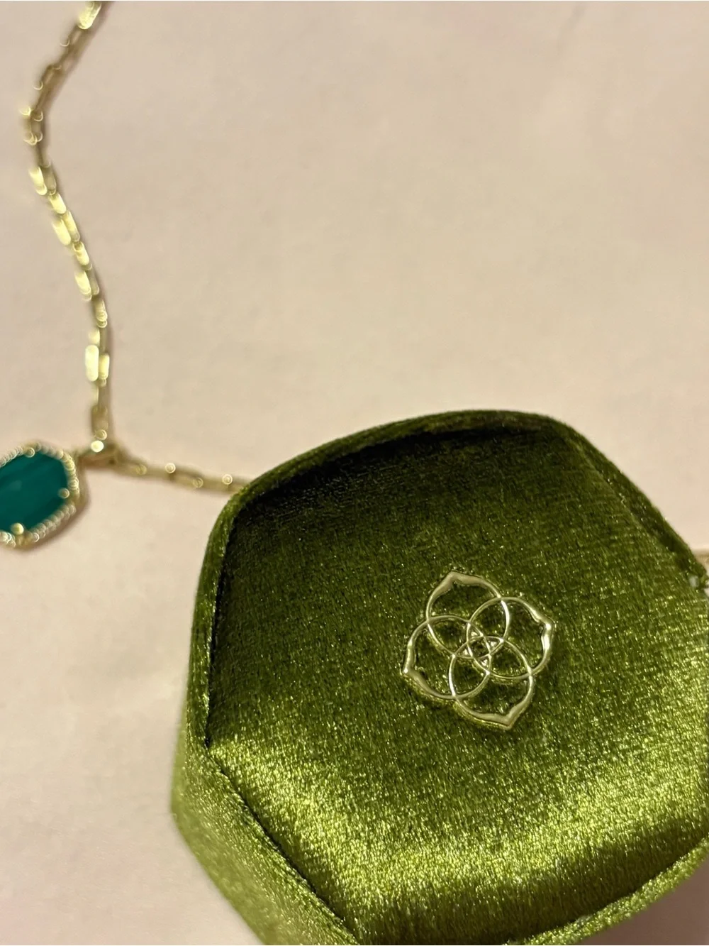 Kendra Scott Necklace new in Box